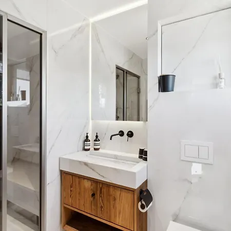 The Alpine Nest By Mrs Miggins アパート